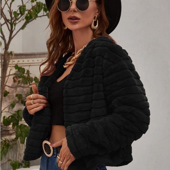 Elegant Black Faux Fur Jacket - Picture 3 of 9